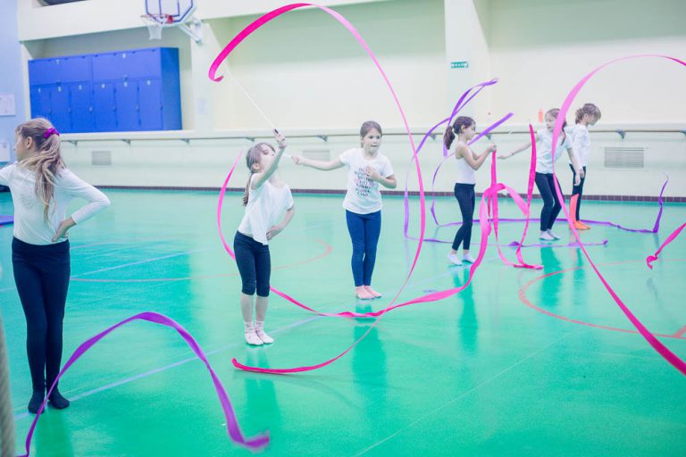 Activité 'Gymnastique rythmique, harmonie, agilité, dextérité' par Apprends et Rêve, activités pour enfants et ados à Paris