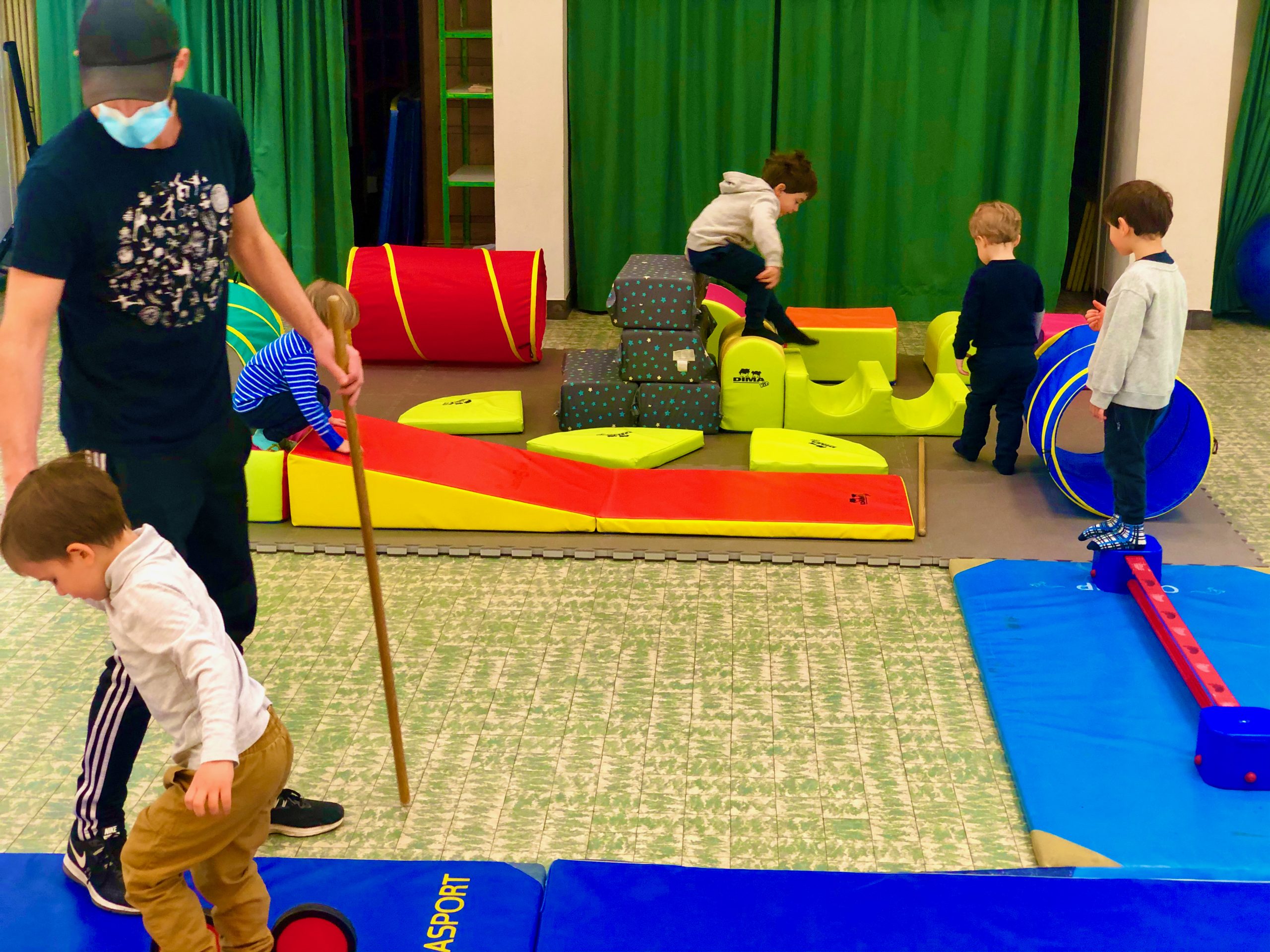 Tapis de gym bébé - Jeux de tapis: motricité et créativité