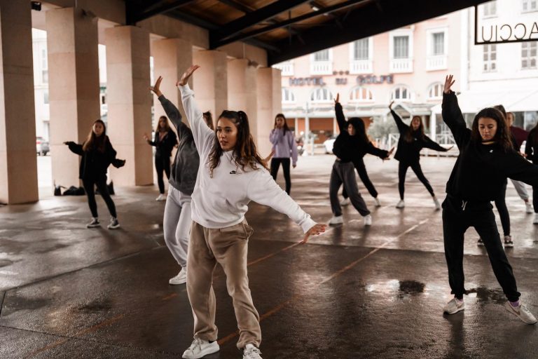 Activité 'Danses : bouge, crée, exprime-toi !' par Apprends et Rêve, activités pour enfants et ados à Paris