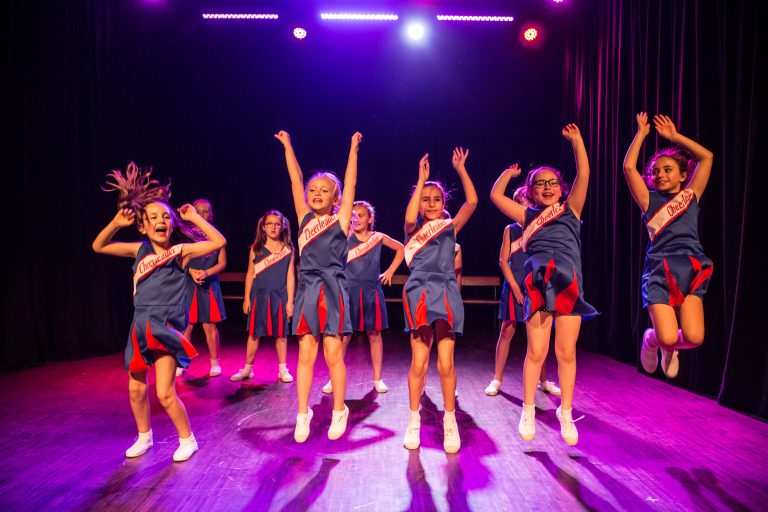 Activité 'Sport et comédie musicale en anglais : un stage pour se révéler' par Apprends et Rêve, activités pour enfants et ados à Paris