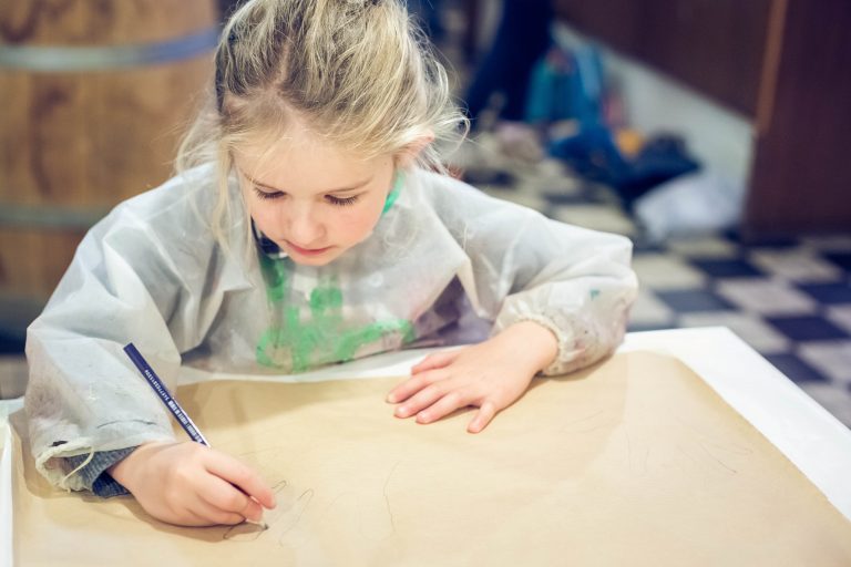 Activité 'Les petits artistes passent à l’action' par Apprends et Rêve, activités pour enfants et ados à Paris