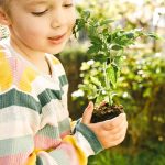 Une image de l‘activité Jardinage pour les 4-7 ans: à la (re) découverte de la nature en été organisée par Apprends et Rêve, activités pour enfants et ados à Paris