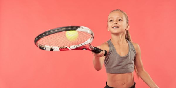 Une image de l‘activité Initiation au tennis: apprendre à placer sa raquette et préparer ses déplacements pour devenir de vrais champions organisée par Apprends et Rêve, activités pour enfants et ados à Paris
