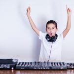 Une image de l‘activité Hip Hop, roller, Pop art et DJ mix, un stage qui pulse organisée par Apprends et Rêve, activités pour enfants et ados à Paris