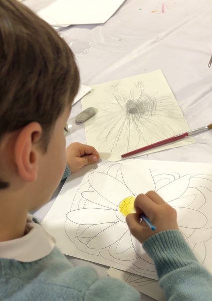 Une image de l‘activité ✍🏻🎨 5-7 ans: Dessin/ Peinture/Sculpture- Regarder autrement (à la séance ou la semaine) organisée par Apprends et Rêve, activités pour enfants et ados à Paris