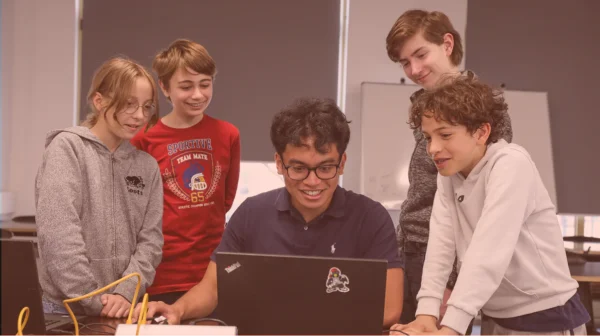Une image de l‘activité 💻 Codage & Informatique (Python) : programme ton propre univers pendant l’été organisée par Apprends et Rêve, activités pour enfants et ados à Paris