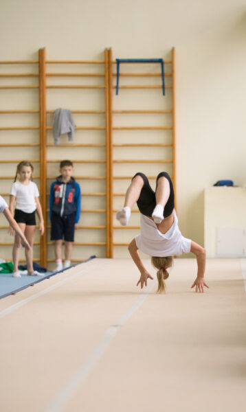 Une image de l‘activité Défier l’apesanteur grâce à la gymnastique organisée par Apprends et Rêve, activités pour enfants et ados à Paris