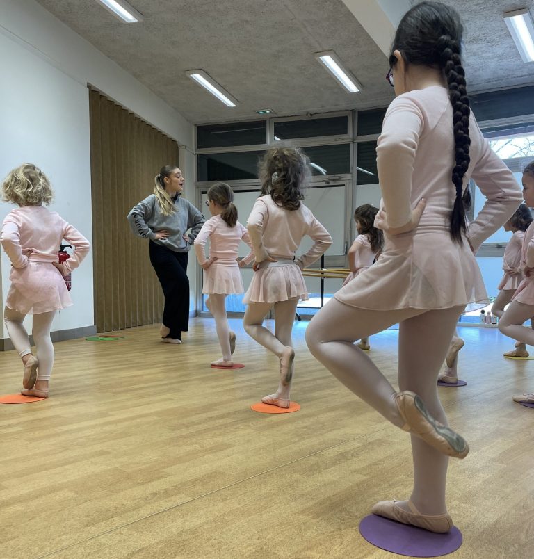 Activité 'La danse classique se découvre (en été)' par Apprends et Rêve, activités pour enfants et ados à Paris