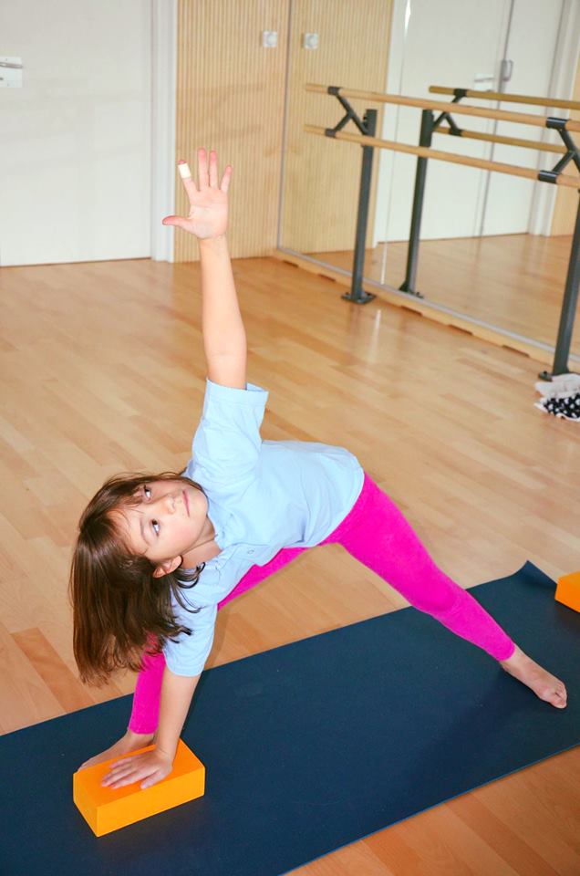 Activité 'Les Petits Explorateurs des Arts : musique, théâtre et yoga' par Apprends et Rêve, activités pour enfants et ados à Paris