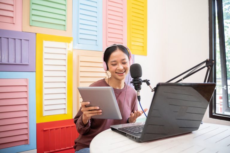Activité 'Podcast : deviens journaliste et crée ton émission de radio' par Apprends et Rêve, activités pour enfants et ados à Paris