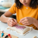 Une image de l‘activité Broderie : brode, brille, affirme ton style et rends ton outfit iconique 💫 organisée par Apprends et Rêve, activités pour enfants et ados à Paris