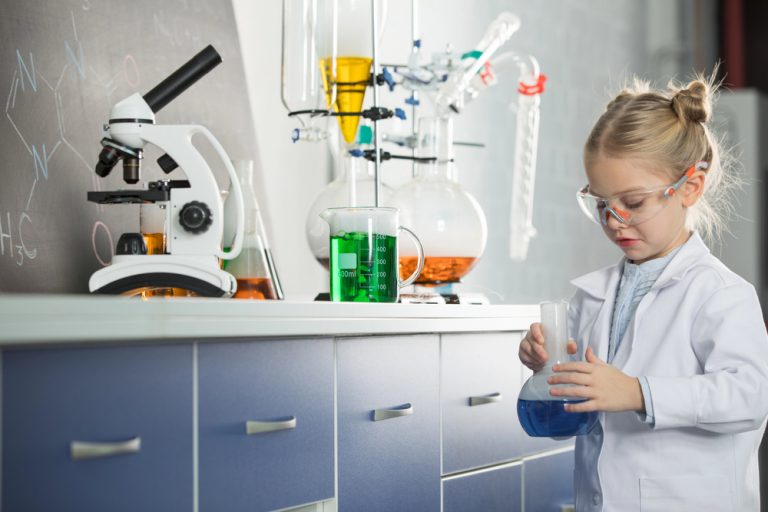 Activité 'Graines de savants, on vous attend!' par Apprends et Rêve, activités pour enfants et ados à Paris