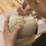 Une image de l‘activité Art japonais du Kintsugi (céramique) : Transforme les fissures en éclat ! organisée par Apprends et Rêve, activités pour enfants et ados à Paris