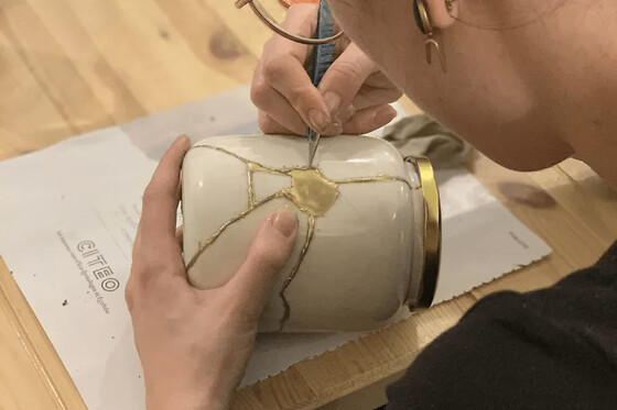 Une image de l‘activité Art japonais du Kintsugi (céramique) : Transforme les fissures en éclat ! organisée par Apprends et Rêve, activités pour enfants et ados à Paris