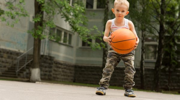 Une image de l‘activité Basket, foot, tennis, handball, ultimate, vortex: de vrais champions (en été) organisée par Apprends et Rêve, activités pour enfants et ados à Paris
