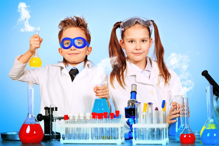 Activité 'Comment devenir un savant (fou ?) et faire le plein d’expérience (s)' par Apprends et Rêve, activités pour enfants et ados à Paris