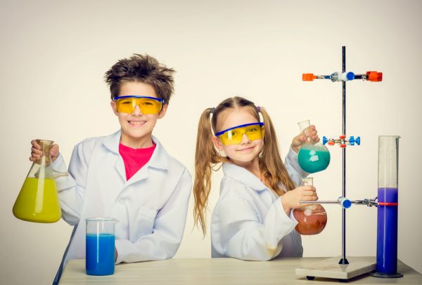 Une image de l‘activité Comment devenir un savant (fou ?) et faire le plein d’expérience (s) organisée par Apprends et Rêve, activités pour enfants et ados à Paris