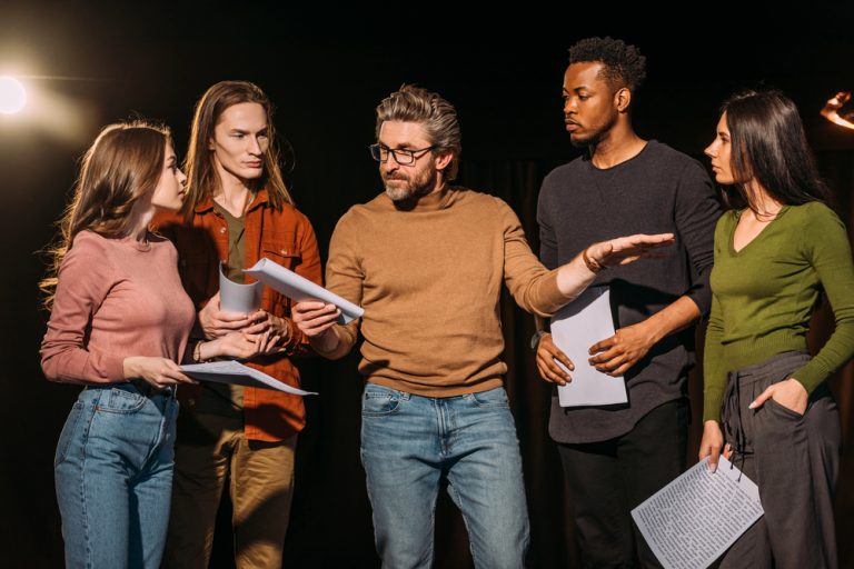 Activité 'Théâtre et cinéma : apprends à jouer et t’exprimer, sur scène et devant une caméra' par Apprends et Rêve, activités pour enfants et ados à Paris