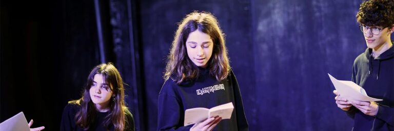 Activité '🎭🇬🇧 Théâtre en anglais : Ready for back to school' par Apprends et Rêve, activités pour enfants et ados à Paris