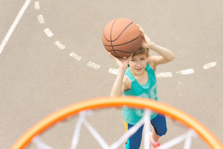 Activité 'Basket: just do it!' par Apprends et Rêve, activités pour enfants et ados à Paris