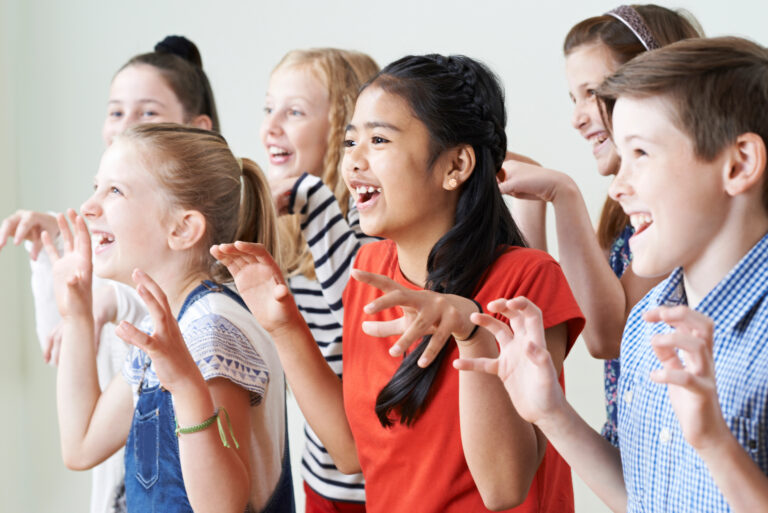 Activité 'Théâtre: jouer et vivre' par Apprends et Rêve, activités pour enfants et ados à Paris