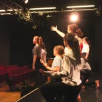 Une image de l‘activité Théâtre: jouer et vivre, la réponse aux aspirations des ados en 2026-2027 organisée par Apprends et Rêve, activités pour enfants et ados à Paris