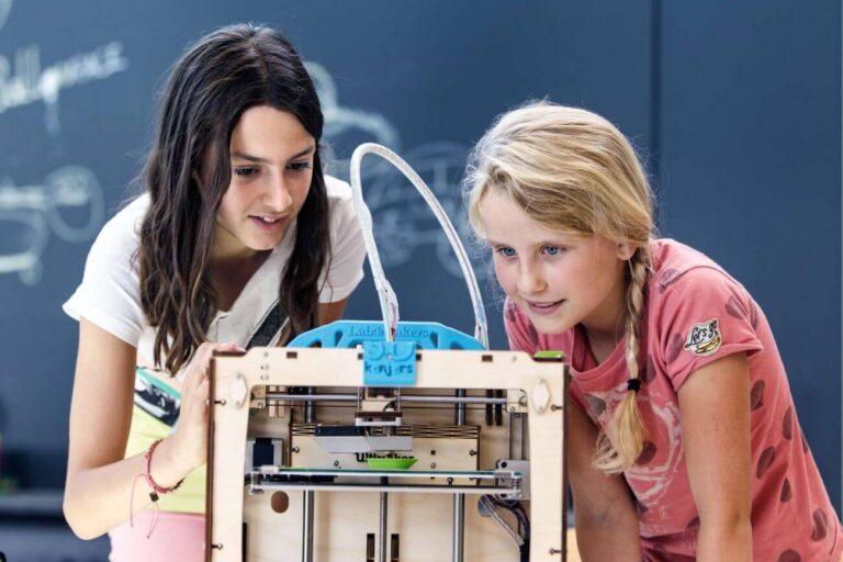 Activité '3D : Imagine, crée et imprime tes bijoux uniques !' par Apprends et Rêve, activités pour enfants et ados à Paris