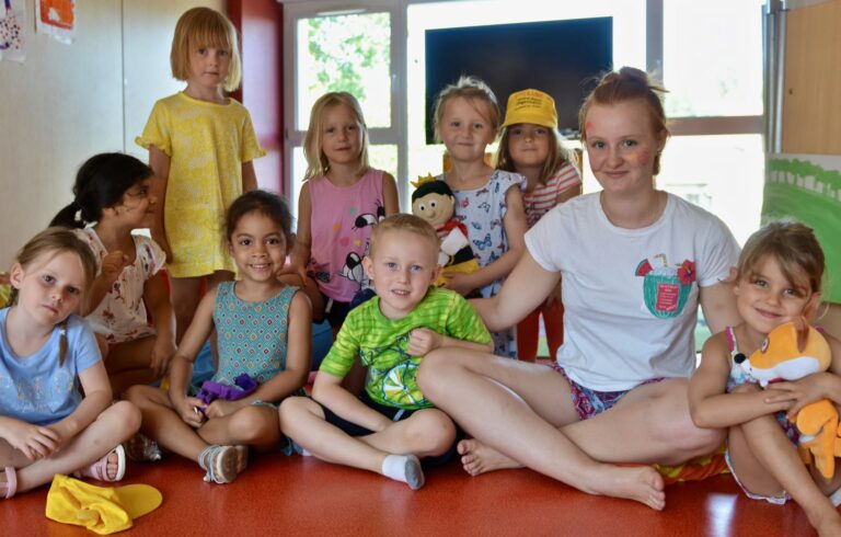 Activité '3-5 ans – Journée multi activités : gym + musique + multisports OU théâtre + multisports ou Arts' par Apprends et Rêve, activités pour enfants et ados à Paris