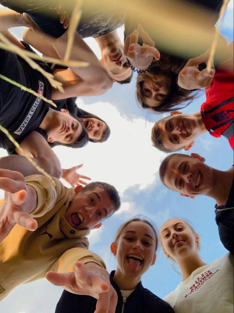 Activité '9-12 ans – Journée multi activités : théâtre OU multisports + dessin OU athlétisme + échecs OU botanique + broderie OU self défense' par Apprends et Rêve, activités pour enfants et ados à Paris