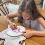 Une image de l‘activité 🧵 Broderie pour les 9-12 ans organisée par Apprends et Rêve, activités pour enfants et ados à Paris