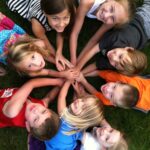 Une image de l‘activité 5-7 ans – Journée multi activités : athlétisme OU échecs + multisports OU gym + Musique & chant OU Botanique + Art & Créativité OU Théâtre organisée par Apprends et Rêve, activités pour enfants et ados à Paris