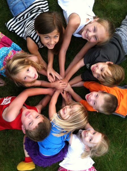 Une image de l‘activité 5-7 ans – Journée multi activités : athlétisme OU échecs + multisports OU gym + Musique & chant OU Botanique + Art & Créativité OU Théâtre organisée par Apprends et Rêve, activités pour enfants et ados à Paris