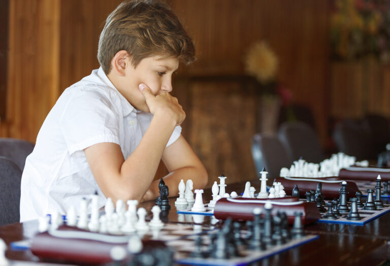 Activité '♟ Échecs pour les 9-12 ans' par Apprends et Rêve, activités pour enfants et ados à Paris
