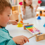 Une image de l‘activité 3-5 ans – Matinée multi-activités: gym + éveil musical organisée par Apprends et Rêve, activités pour enfants et ados à Paris