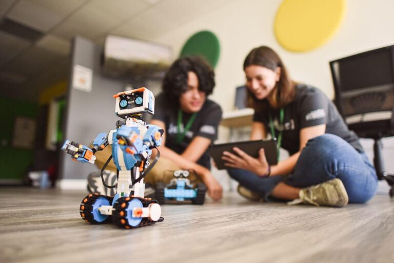 Activité '🤖 Intelligence artificielle & robotique pour les ados' par Apprends et Rêve, activités pour enfants et ados à Paris