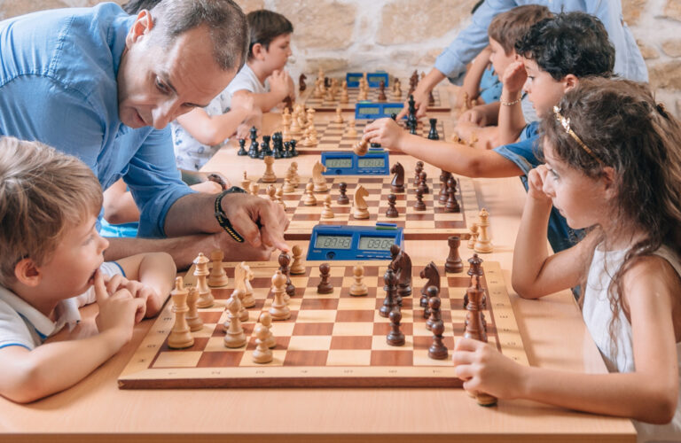 Activité '♟ Échecs pour les 7-9 ans' par Apprends et Rêve, activités pour enfants et ados à Paris