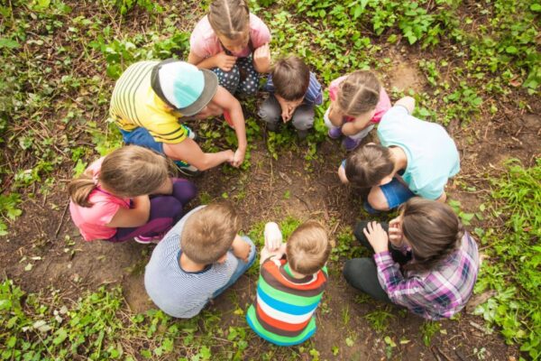 Une image de l‘activité 5-7 ans – Après-midi multi-activités : Musique & chant ET/OU Botanique ET/OU Art & Créativité ET/OU Théâtre organisée par Apprends et Rêve, activités pour enfants et ados à Paris
