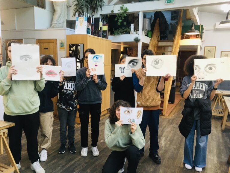 Activité '✏️ Dessin pour les 9-12 ans' par Apprends et Rêve, activités pour enfants et ados à Paris