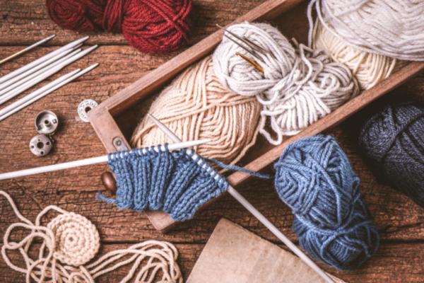 Une image de l‘activité 🧶 Customisation & crochet : crée tes accessoires organisée par Apprends et Rêve, activités pour enfants et ados à Paris