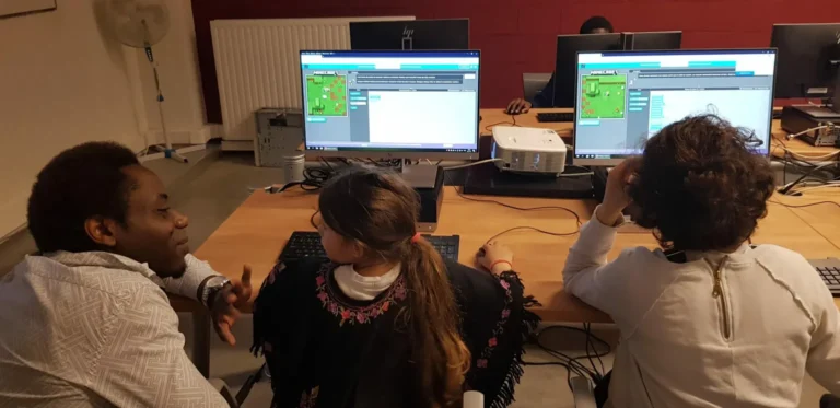 Activité '💻 Codage & Informatique (Python) : programme ton propre univers pendant l’été' par Apprends et Rêve, activités pour enfants et ados à Paris