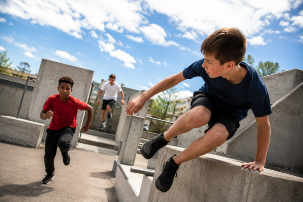 Une image de l‘activité ⚡ Chase Tag & Parkour : agilité, vitesse et stratégie organisée par Apprends et Rêve, activités pour enfants et ados à Paris