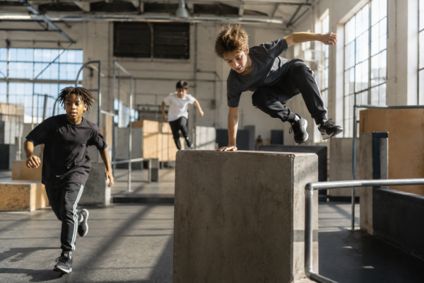 Une image de l‘activité ⚡ Chase Tag & Parkour : agilité, vitesse et stratégie organisée par Apprends et Rêve, activités pour enfants et ados à Paris