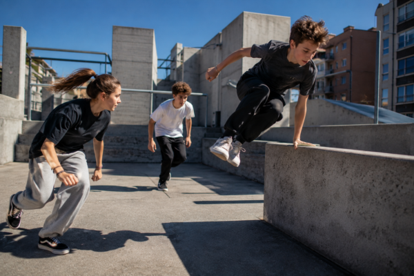 Une image de l‘activité ⚡ Chase Tag & Parkour : agilité, vitesse et stratégie organisée par Apprends et Rêve, activités pour enfants et ados à Paris