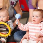 Une image de l‘activité Les Baby musiciens et leurs parents découvrent le pouvoir des notes et du rythme (à l&rsquo;année) 2026-2027 organisée par Apprends et Rêve, activités pour enfants et ados à Paris