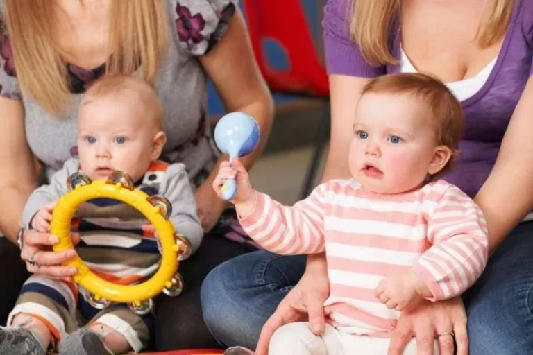 Activité 'Les Baby musiciens et leurs parents découvrent le pouvoir des notes et du rythme (à l&rsquo;année) 2026-2027' par Apprends et Rêve, activités pour enfants et ados à Paris