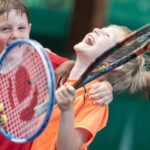 Une image de l‘activité Initiation au tennis: apprendre à placer sa raquette et préparer ses déplacements pour devenir de vrais champions organisée par Apprends et Rêve, activités pour enfants et ados à Paris