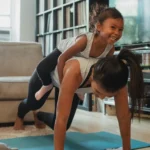 Une image de l‘activité Yoga et Acroyoga parent+enfant (5-8 ans): viser l&rsquo;harmonie, ensemble – Semestre 1 2026-2027 organisée par Apprends et Rêve, activités pour enfants et ados à Paris